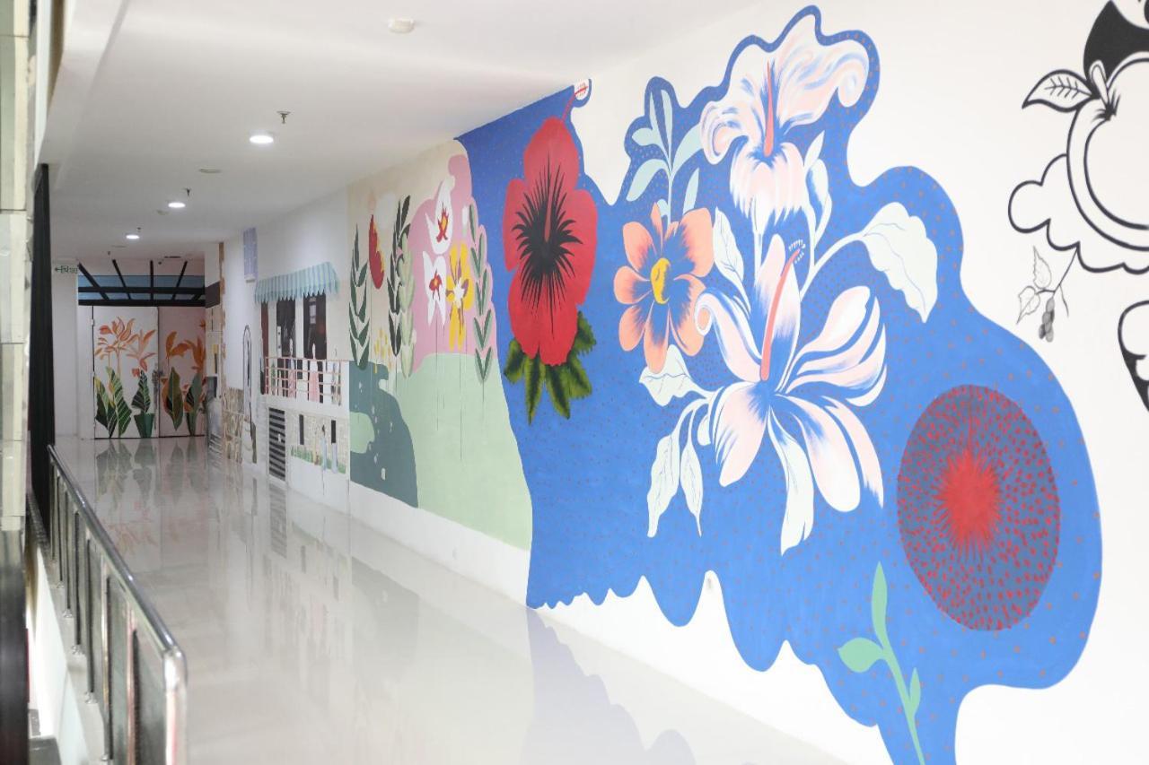Heavenly Land Family Hotel Palembang Exterior photo
