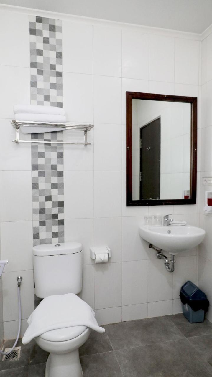 Heavenly Land Family Hotel Palembang Exterior photo