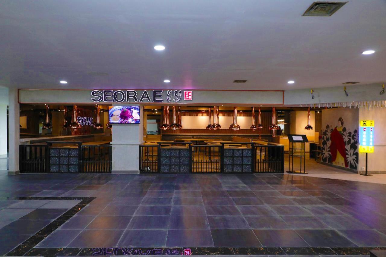 Heavenly Land Family Hotel Palembang Exterior photo