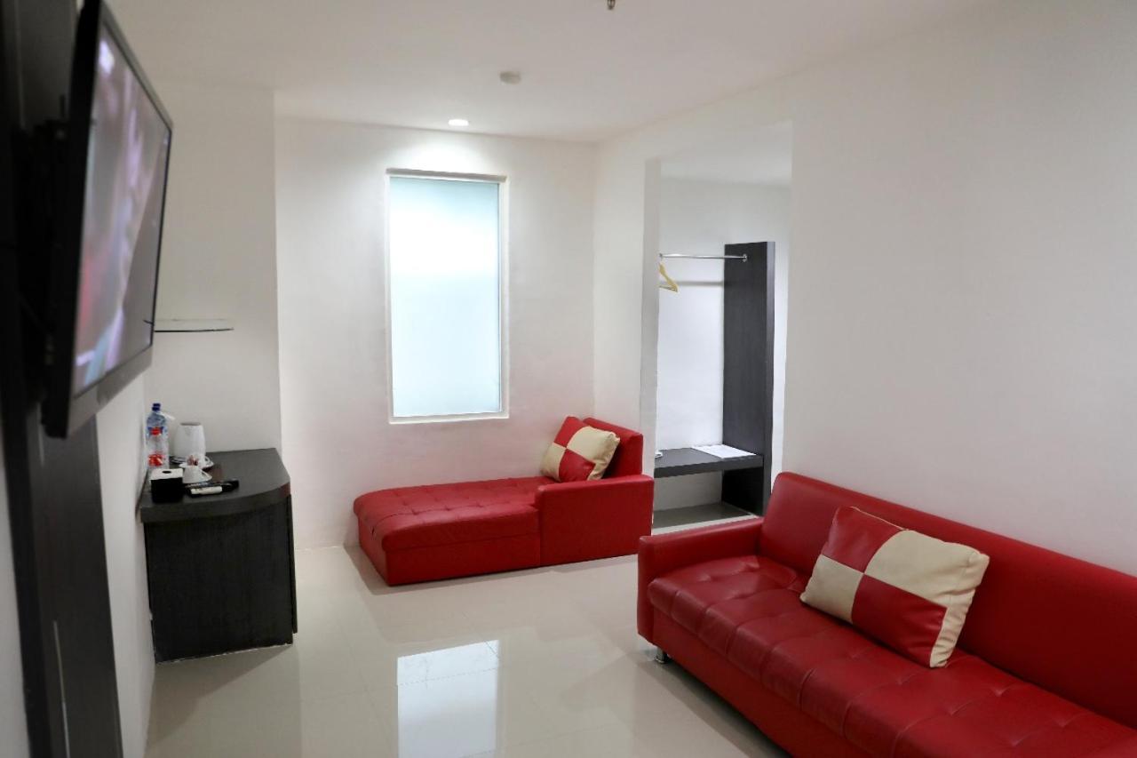 Heavenly Land Family Hotel Palembang Exterior photo