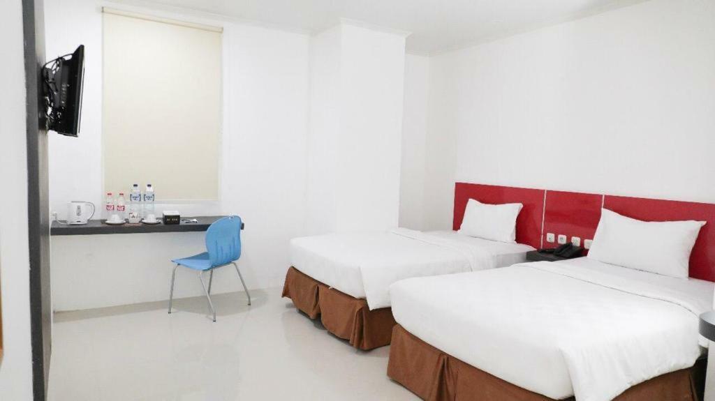 Heavenly Land Family Hotel Palembang Exterior photo